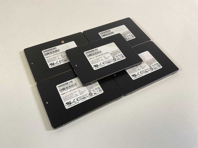 Samsung (mz-7lh1t90) enterprise-grade 2.5-inch sata ssds (5x) - afbeelding 2 van  3