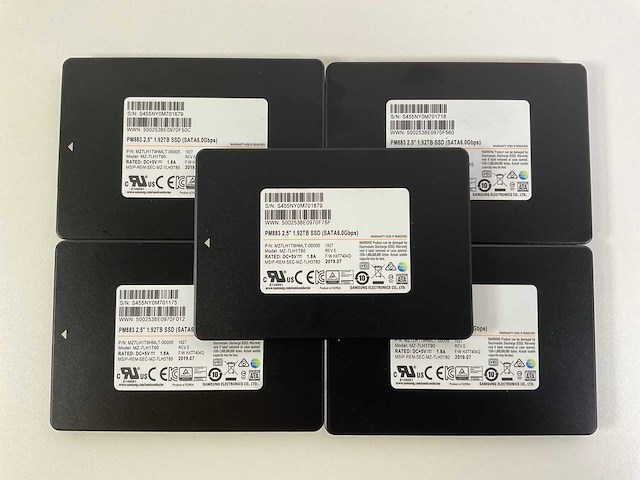 Samsung (mz-7lh1t90) enterprise-grade 2.5-inch sata ssds (5x) - afbeelding 1 van  5