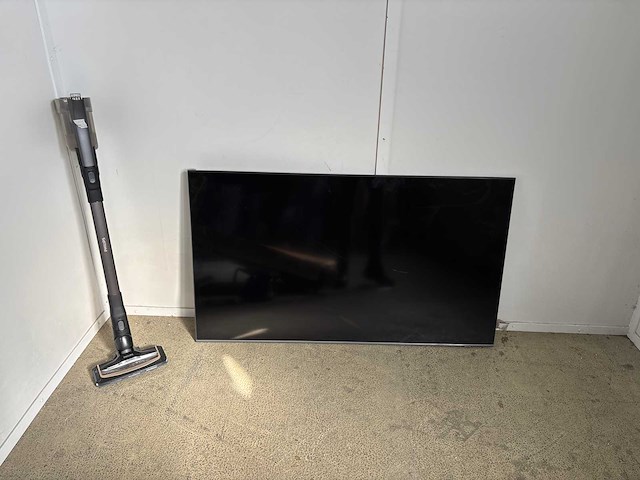 Samsung oled s90d tv | philips steelstofzuiger - afbeelding 1 van  9
