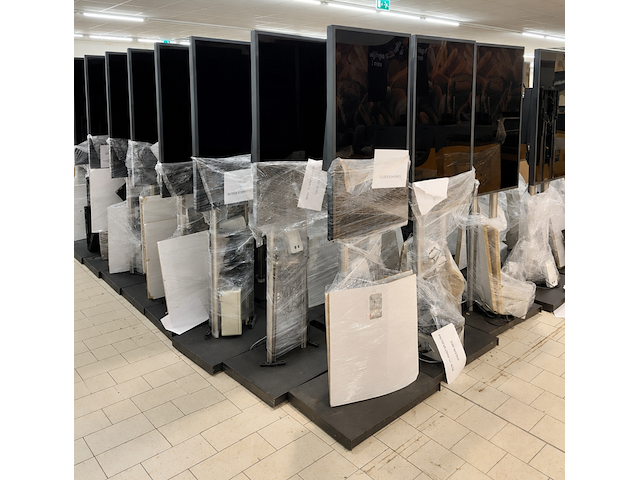 Samsung om46n 46 inch professioneel scherm inclusief vloerstatief - afbeelding 2 van  4