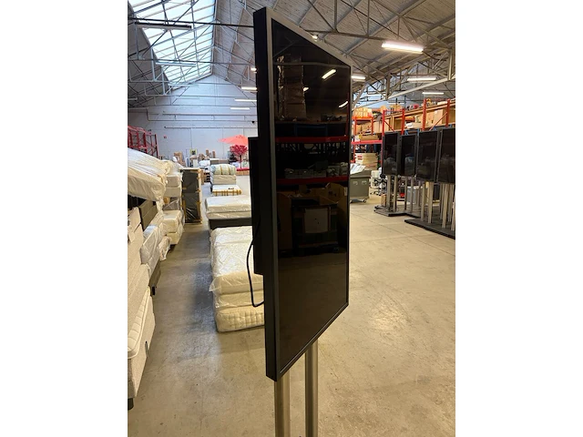 Samsung om46n 46 inch professioneel scherm inclusief vloerstatief - afbeelding 7 van  8