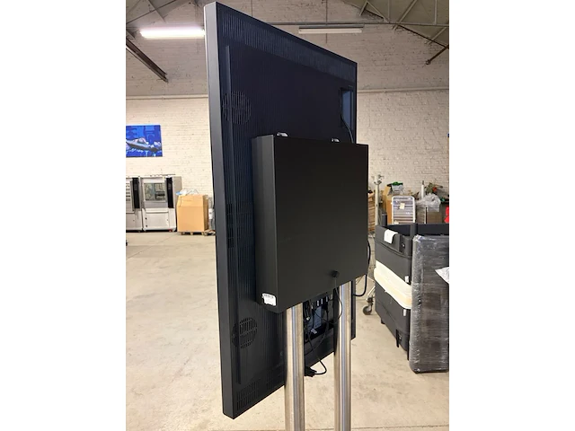Samsung om46n 46 inch professioneel scherm inclusief vloerstatief - afbeelding 3 van  8