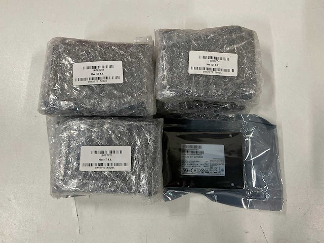 Samsung pm1725b 2.5" 3.2tb ssd mzwll3t2hajq-00005 (10x) - afbeelding 1 van  3