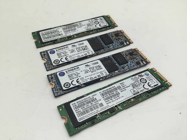 Samsung pm871 128gb (2x) en kingston 120gb sata m.2 ssd interne hardeschijf (4x) - afbeelding 1 van  2