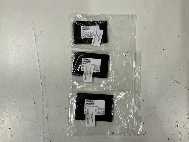 Samsung pm883 2.5’’ 240gb ssd (3x) - afbeelding 1 van  2