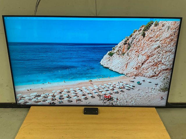 Samsung (qb65r) 65”, 3840x2160 (uhd) lcd monitor - afbeelding 1 van  5