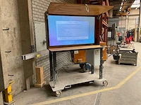 Samsung qb65r-b display in presentatie meubel - afbeelding 1 van  12