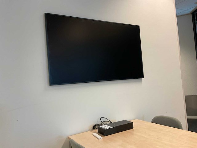 Samsung qe55ls03bgu televisie met one connect box - afbeelding 1 van  13
