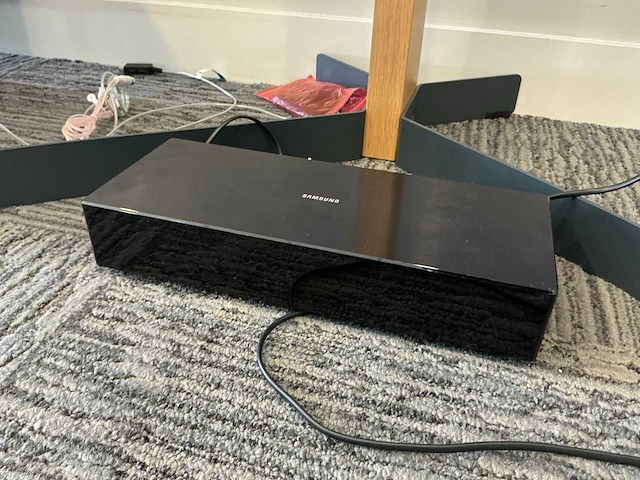 Samsung qe55ls03tas 55” the frame televisie met vloerstandaard - afbeelding 8 van  8