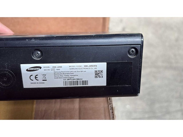 Samsung qe55s95f tv | samsung hw-j250 soundbar - afbeelding 4 van  4