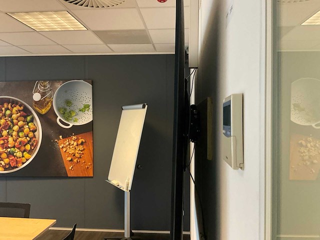 Samsung qe85q60d televisie - afbeelding 3 van  5