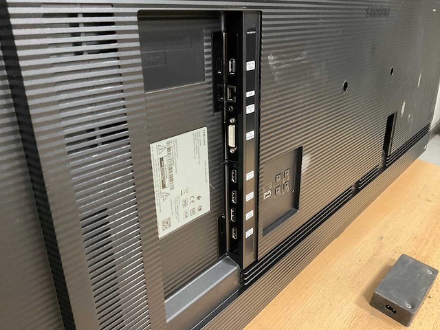 Samsung (qm55r) 55”, 3840x2160 (uhd) lcd monitor - afbeelding 5 van  6