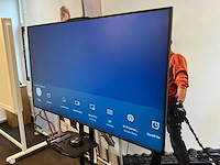 Samsung qm75b digital signage op neomounts vloerstandaard - afbeelding 5 van  7