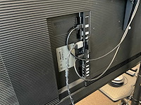 Samsung qm75b digital signage op neomounts vloerstandaard - afbeelding 6 van  7