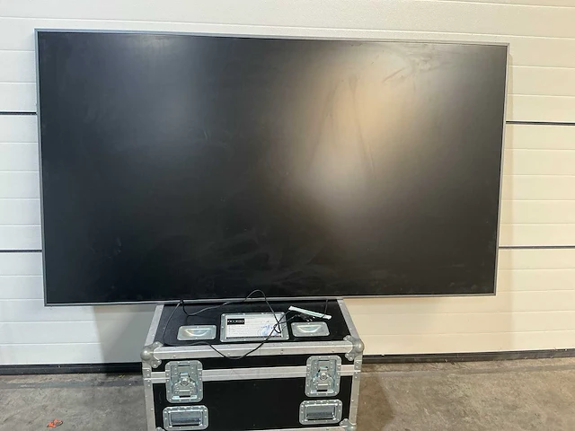 Samsung qm85r-b monitor - afbeelding 1 van  4