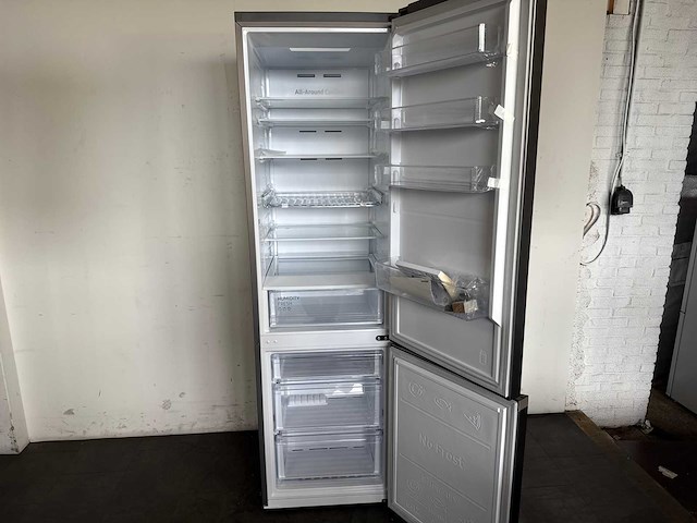 Samsung rb38c603cs9 - koel-vriescombinatie - zilver - 390 liter - energieklasse c - easy clean - afbeelding 2 van  4