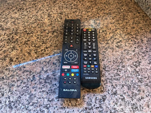 Samsung, salora - televisie / beeldscherm (7x) - afbeelding 4 van  7