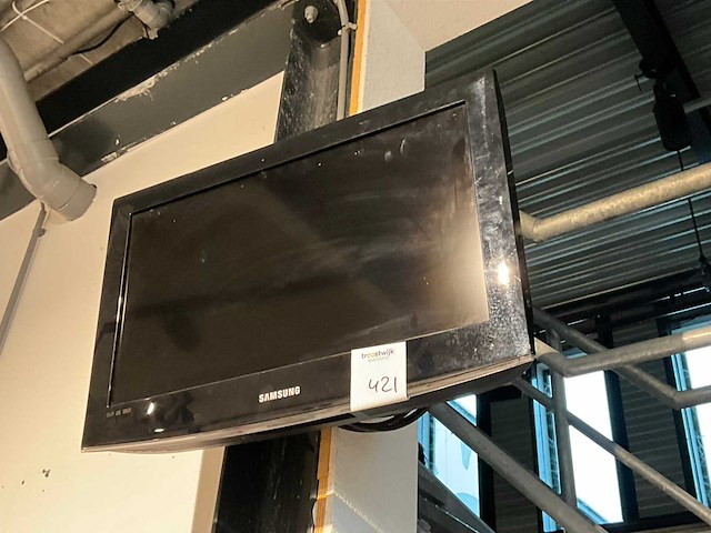 Samsung televisie met wandbeugel - afbeelding 1 van  4