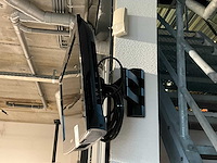 Samsung televisie met wandbeugel - afbeelding 2 van  4