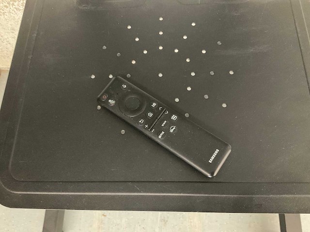 Samsung televisie op verrijdbare standaard - afbeelding 2 van  4
