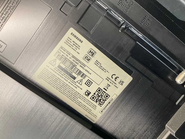 Samsung televisie op verrijdbare standaard - afbeelding 3 van  4