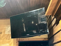 Samsung tv met wandbeugel - afbeelding 1 van  4