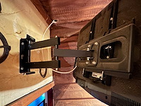 Samsung tv met wandbeugel - afbeelding 2 van  4