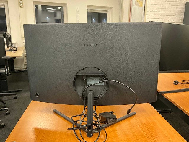 Samsung u32r590cwr curved monitor 32” - afbeelding 3 van  5