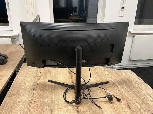 Samsung u32r590cwr curved monitor 32” - afbeelding 3 van  4