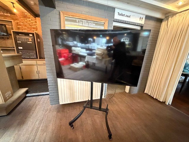 Samsung ue65au7040k smart televisie met verrijdbaar onderstel - afbeelding 2 van  8