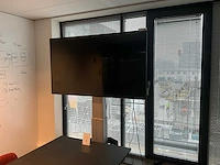 Samsung ue65ru7100wxxn 4k uhd led smart-tv televisie op presentatiestatief