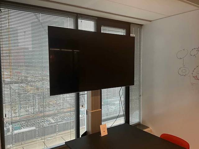 Samsung ue65ru7100wxxn 4k uhd led smart-tv televisie op presentatiestatief - afbeelding 4 van  10