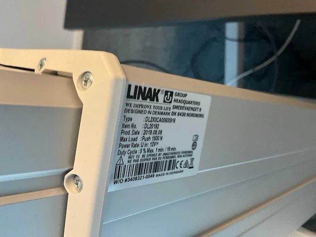 Samsung ue65ru7100wxxn 4k uhd led smart-tv televisie op presentatiestatief - afbeelding 2 van  10