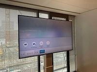 Samsung ue65ru7100wxxn 4k uhd led smart-tv televisie op presentatiestatief - afbeelding 4 van  10