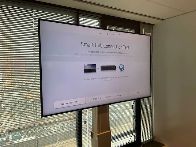 Samsung ue65ru7100wxxn 4k uhd led smart-tv televisie op presentatiestatief - afbeelding 5 van  10