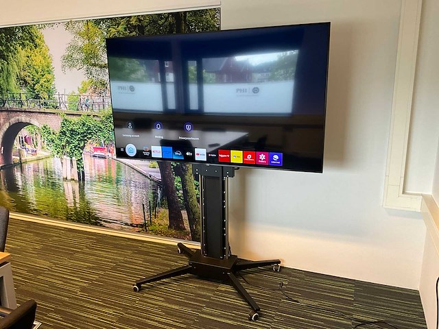 Samsung ue75tu7020w televisie op standaard - afbeelding 1 van  11