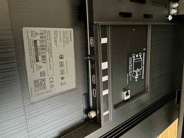 Samsung ue75tu7020w televisie op standaard - afbeelding 8 van  11