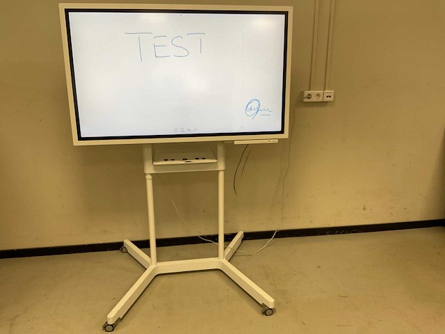 Samsung (wm55h) 55”, 3840x2160 (uhd) professional digital-signage interactive flipchart board - afbeelding 1 van  3