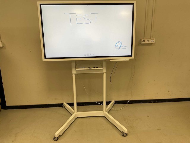 Samsung (wm55h) 55”, 3840x2160 (uhd) professional digital-signage interactive flipchart board - afbeelding 2 van  9