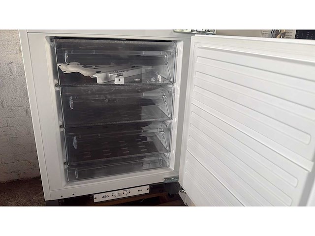 Samsung ww1bbba049aw wasmachine en aeg oab6i82ef vriezer - afbeelding 4 van  5