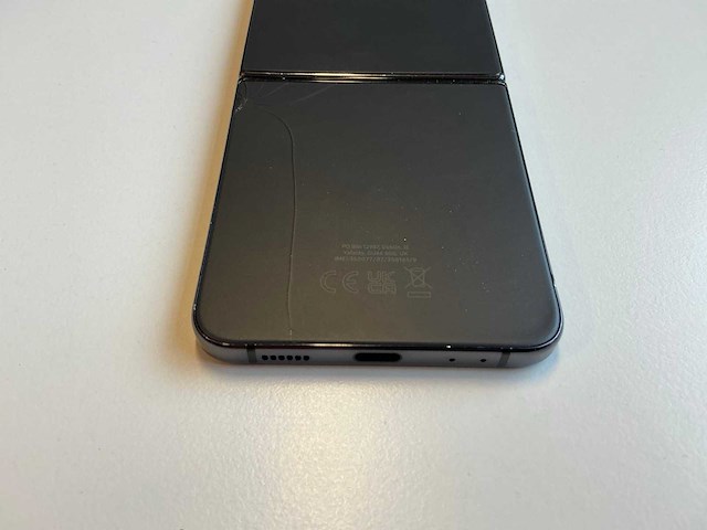 Samsung zflip 4 mobiele telefoon - afbeelding 4 van  8