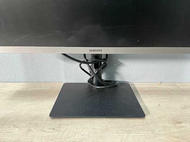 Samsung/dell - s24r650fdu/p2723qe - monitor (2x) - afbeelding 12 van  16