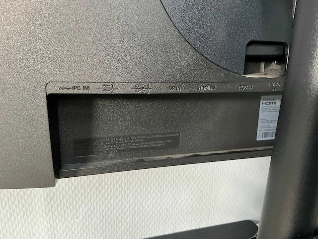 Samsung/dell - s24r650fdu/p2723qe - monitor (2x) - afbeelding 16 van  16
