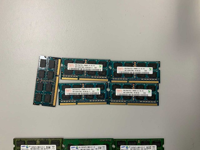 Samsung/sk hynix 246gb(123x 2gb 2rx8 & 1rx8) pc3-10600s-09-10 so-dimm sticks - afbeelding 2 van  8