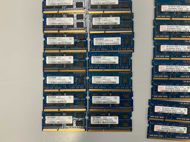 Samsung/sk hynix 246gb(123x 2gb 2rx8 & 1rx8) pc3-10600s-09-10 so-dimm sticks - afbeelding 8 van  8