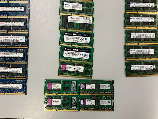 Samsung/sk hynix 246gb(123x 2gb 2rx8 & 1rx8) pc3-10600s-09-10 so-dimm sticks - afbeelding 4 van  8