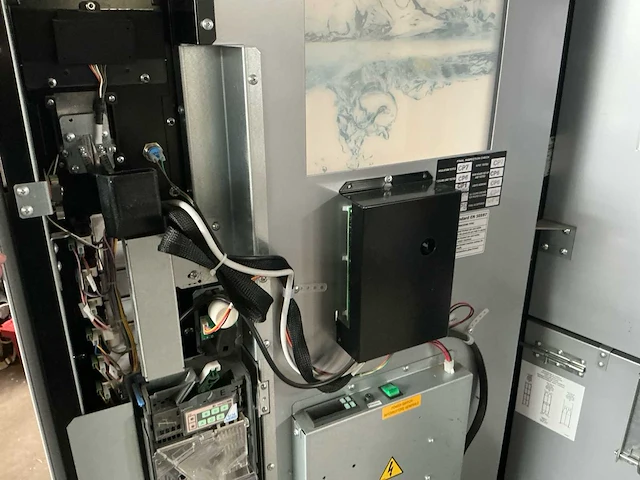 Sanden vendo - sve c47-h2 - verkoopautomaat - afbeelding 13 van  23