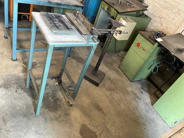 Sandvik voetbediend 88-1-2 buigmachine - afbeelding 1 van  7
