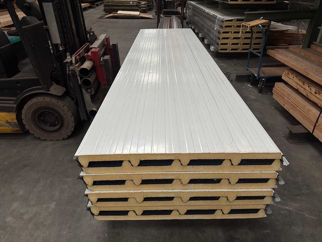 Sandwichpaneel stalen buitenplaten 4000mm (12x) - afbeelding 2 van  2