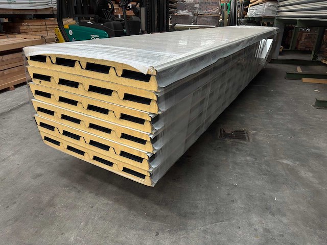 Sandwichpaneel stalen buitenplaten 5000mm (12x) - afbeelding 2 van  3